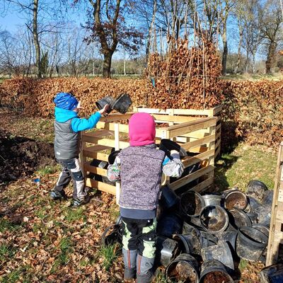 Hecke wird ausgetopft