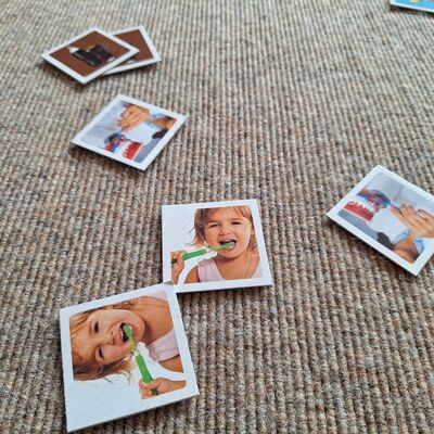 Das Foto zeigt ein Memoryspiel zum Thema Zahnhygiene
