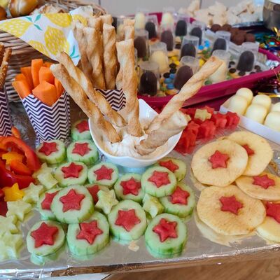 Buffet zum Motto "Weltall und Astronaut"