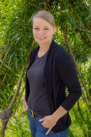 Das Foto zeigt ein Portrait von Ellen Graalmann.