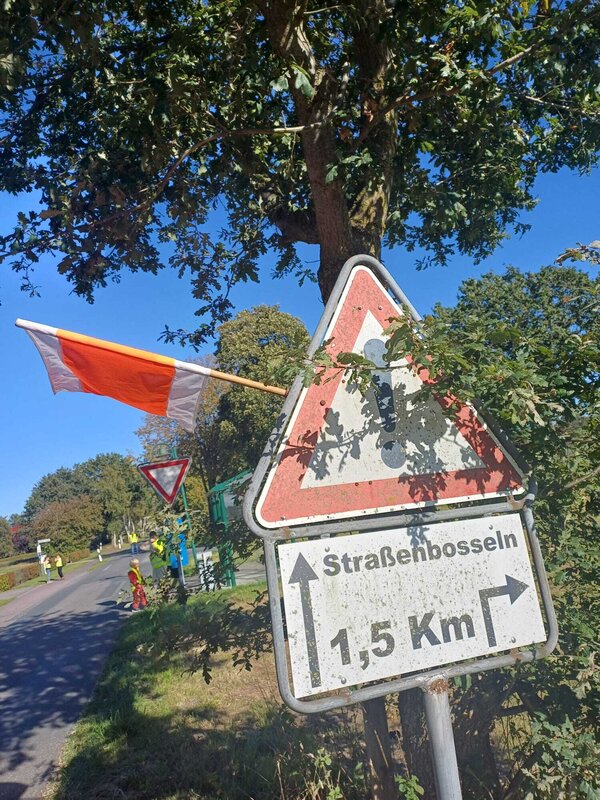 Bild vergr&ouml;&szlig;ern: Kinderboßeln in Jübberde